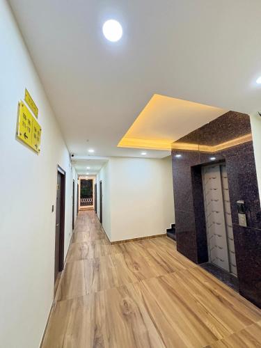 yellow sapphire hotel dlf cyber city