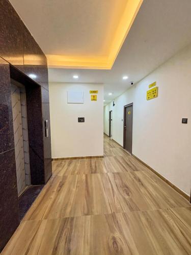 yellow sapphire hotel dlf cyber city