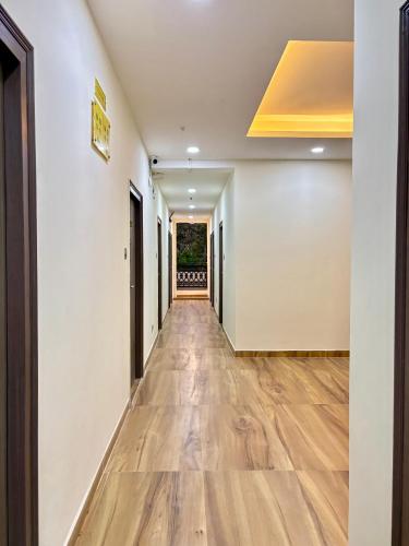 yellow sapphire hotel dlf cyber city