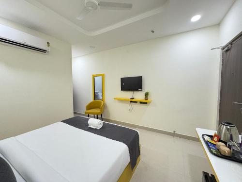 yellow sapphire hotel dlf cyber city