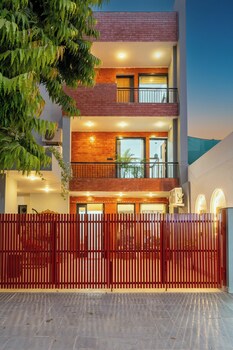 alaya stays ramalaya 8bhk with garden