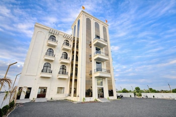 mandhata riverview palace