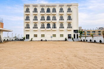 mandhata riverview palace