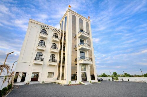 mandhata riverview palace