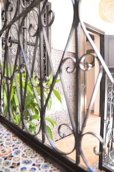 riad ayana