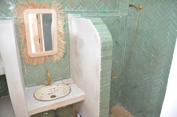 riad ayana