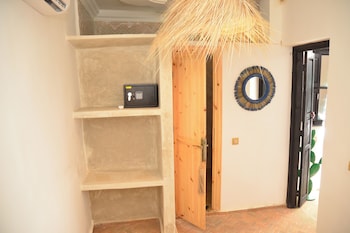 riad ayana