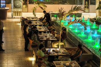 status dine banquet and restaurant