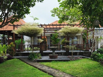 D'leisure,,2 star