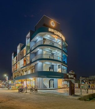 Hotel Majestic Royal Akkalkot,,3 star