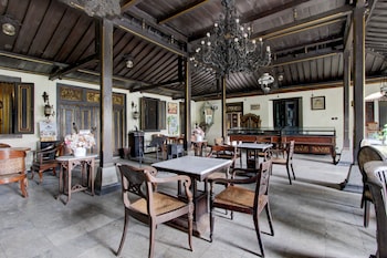 Hotel O Near Kampung Batik Kauman Former,,3 star