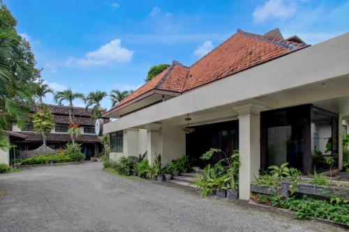 hotel o near kampung batik kauman former