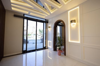 nearest airport hotel