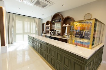 nearest airport hotel