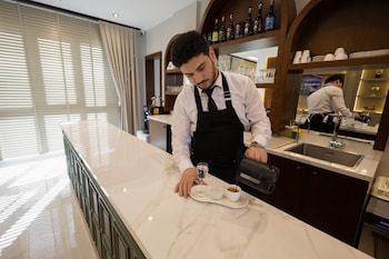 nearest airport hotel