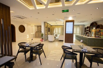 nearest airport hotel