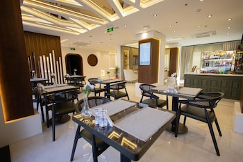 nearest airport hotel