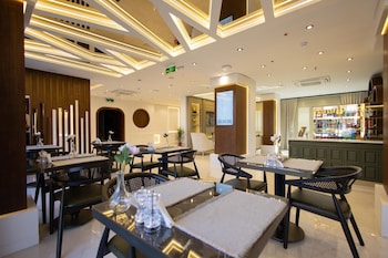 nearest airport hotel