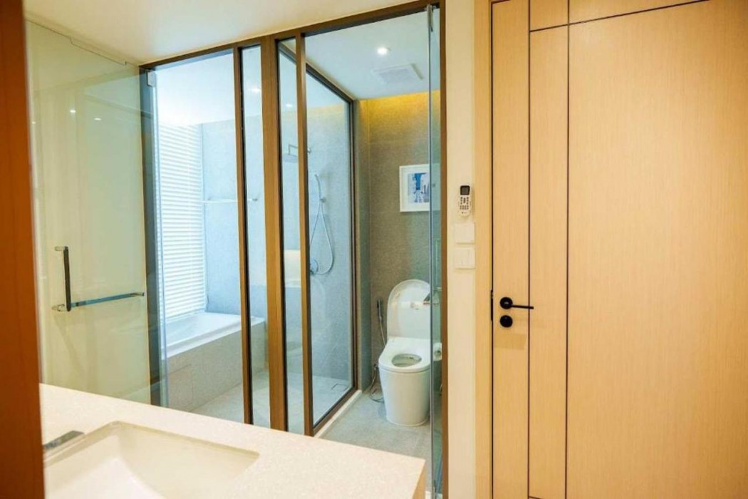 luxury 2br sea view apartment with private lift and free parking