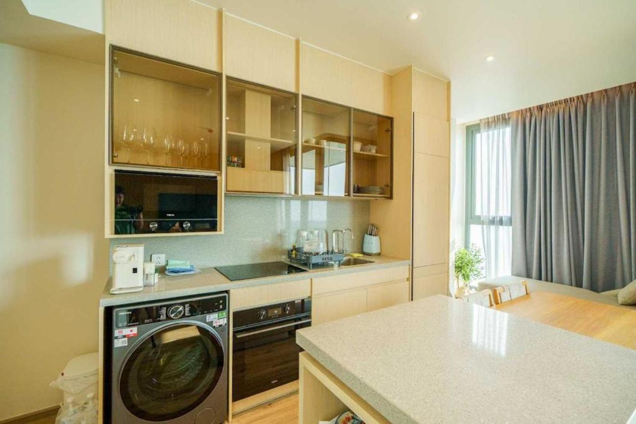 luxury 2br sea view apartment with private lift and free parking