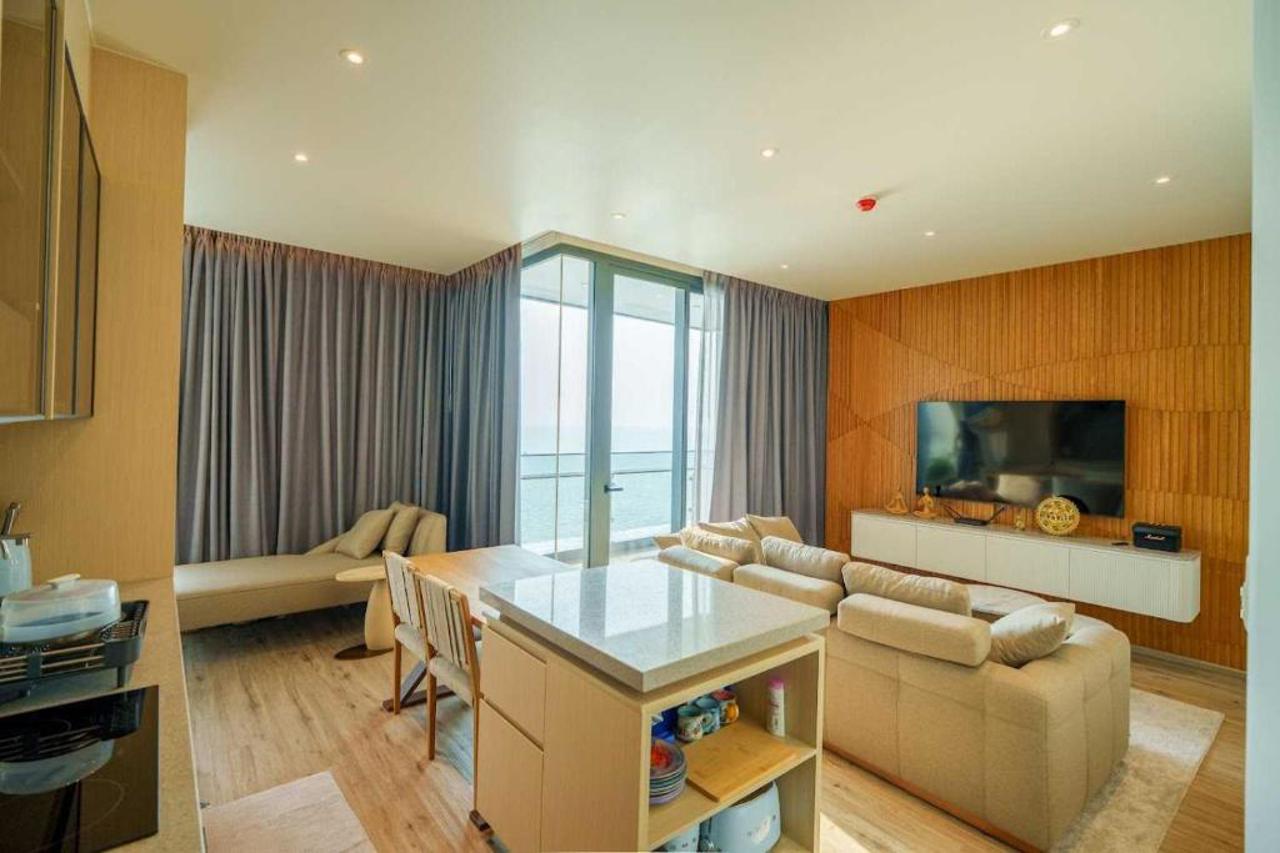 luxury 2br sea view apartment with private lift and free parking