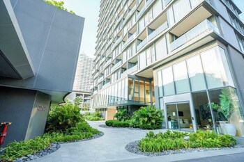 luxury 2br sea view apartment with private lift and free parking