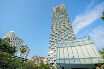 luxury 2br sea view apartment with private lift and free parking