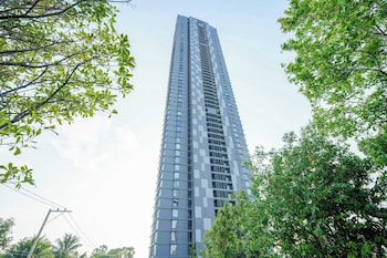 luxury 2br sea view apartment with private lift and free parking
