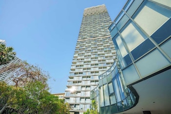 luxury 2br sea view apartment with private lift and free parking