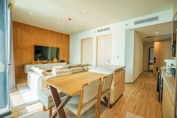 luxury 2br sea view apartment with private lift and free parking