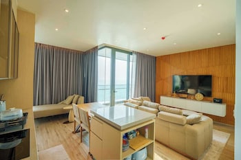 Luxury 2Br Sea View Apartment With Private Lift And Free Parking,,3 star