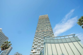 Luxury 2Br Sea View Apartment With Private Lift And Free Parking,,3 star