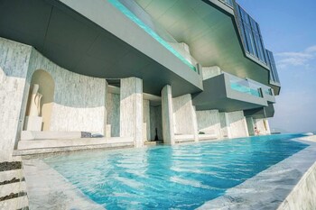 Luxury 2Br Sea View Apartment With Private Lift And Free Parking,,3 star