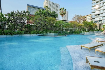 luxury 2br sea view apartment with private lift and free parking
