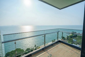 luxury 2br sea view apartment with private lift and free parking