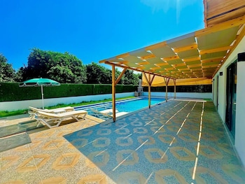 Kent Villas Heated Pool Villas,,0 star