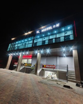 dk hotel and restorent