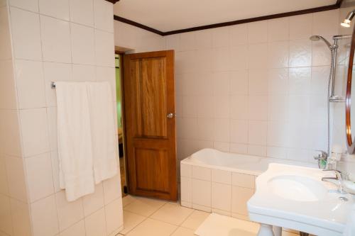 gorillas volcanoes hotel