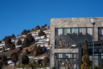zafaron premium hotel