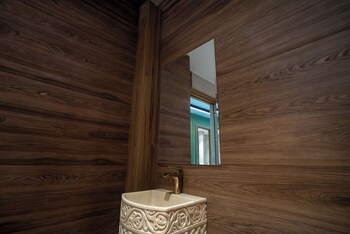 zafaron premium hotel