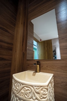 zafaron premium hotel