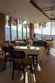 zafaron premium hotel