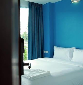 cheeky monkeys samui