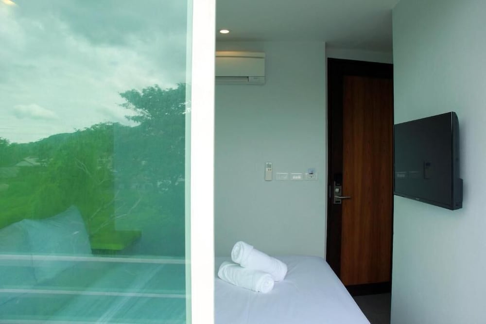 cheeky monkeys samui