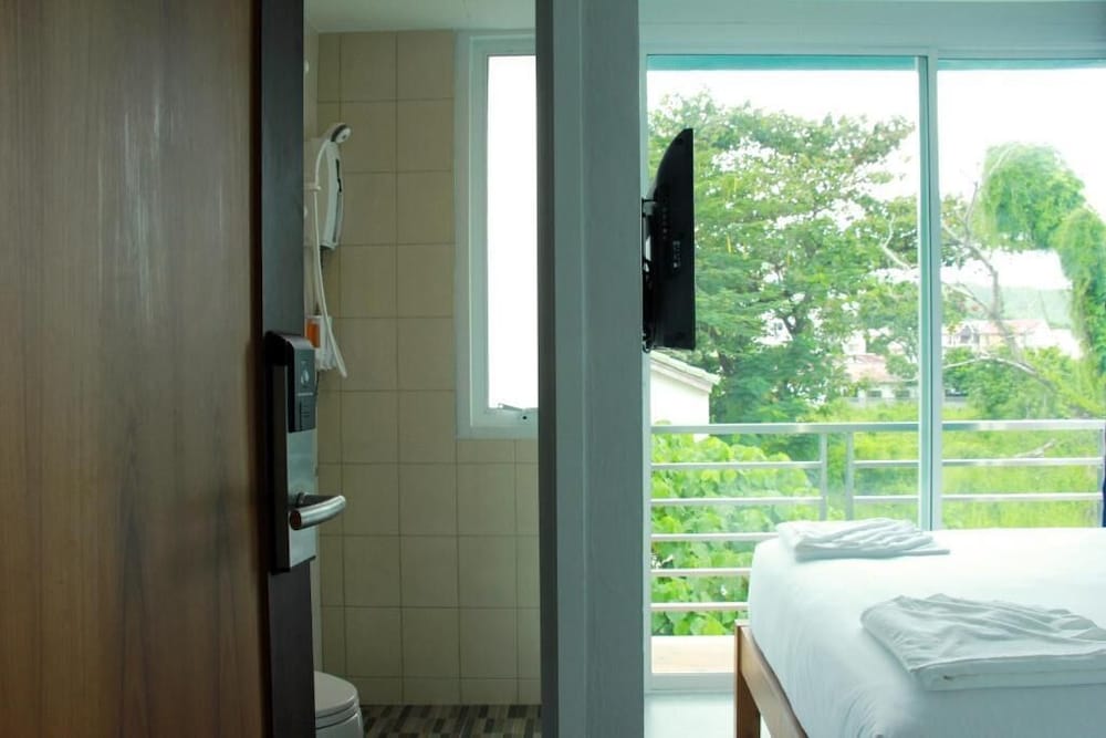 cheeky monkeys samui