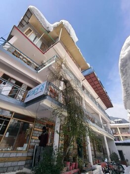 Joey's Hostel.,,2 star