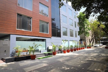 the empire rooms and boutique near cyber city gurgaon
