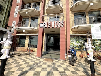 beach side hotels big boss
