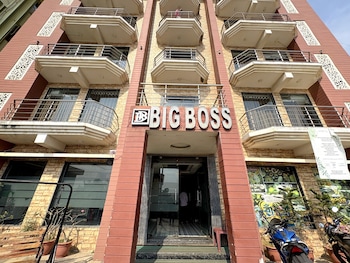beach side hotels big boss