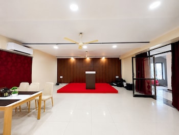 beach side hotels big boss